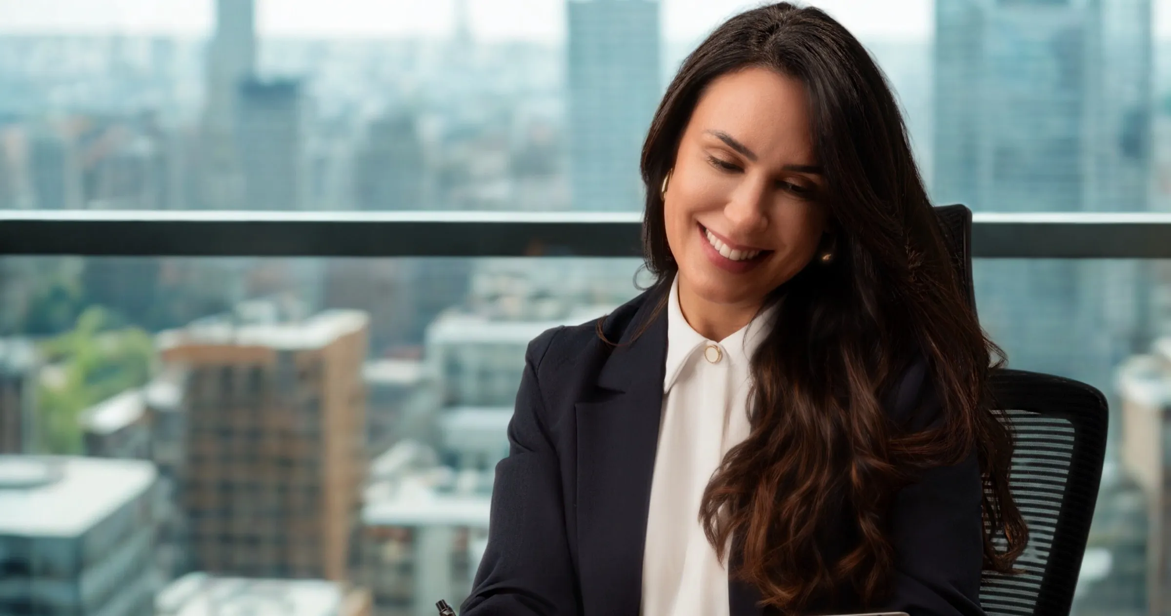 Aline Marquet, consultora de planos de saúde empresariais, em seu escritório no Rio de Janeiro